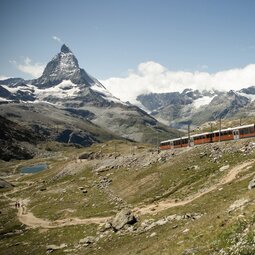 Gornergrat railroad | © Zermatt Bergbahnen AG Train in front of the Matterhorn | © Zermatt Bergbahnen AG