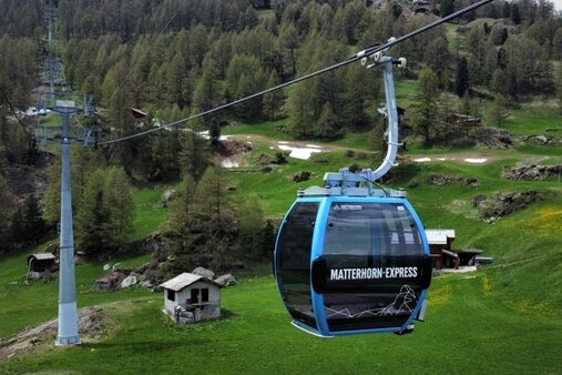 Die neue "Omega 4" Kabine bei der Testfahrt | © Zermatt Bergbahnen AG Omega 4 Kabine vom Matterhorn Express bei der Testfahrt Richtung Schwarzsee | © Zermatt Bergbahnen AG