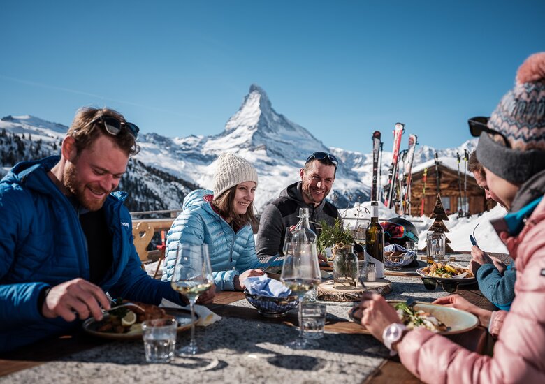 Culinary treats on the pistes | © Pascal Gertschen Culinary break at Sunnegga-Rothorn | © Pascal Gertschen