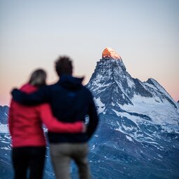 Sunrise on top of Rothorn | © Pascal Gertschen Couple enjoying the glow of the first sunrise on the peak of Matterhorn | © Pascal Gertschen