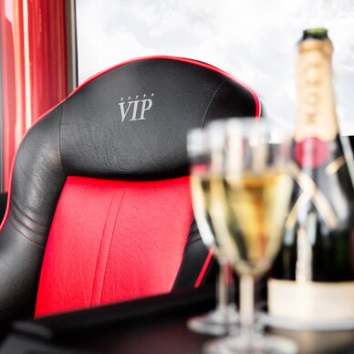 VIP Gondel | © BasicHomeProduction Gondola seat with champagne bottle | © BasicHomeProduction
